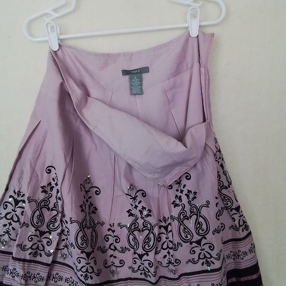 Apt 9‎ Knee Length Cotton Pleated Skirt Size 6 in Purple w/ Fleur de Lis Print - Picture 6 of 10